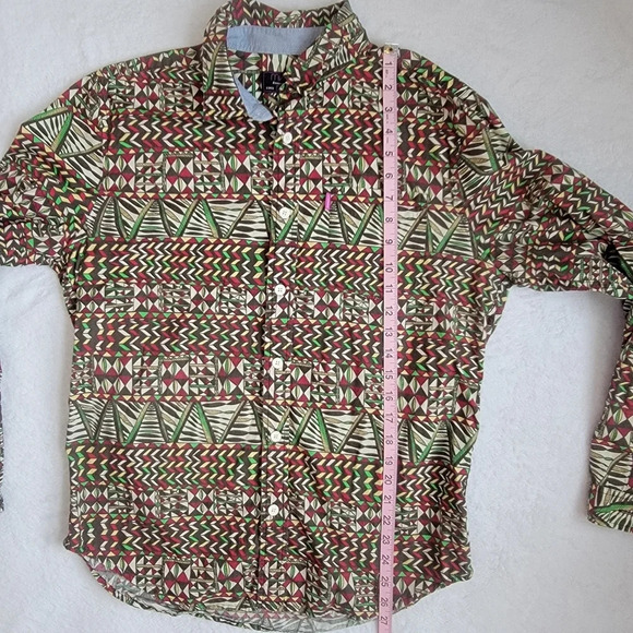MNWKA Mens Button Down Shirt Red Green Black Tribal Design Size M - Picture 9 of 10